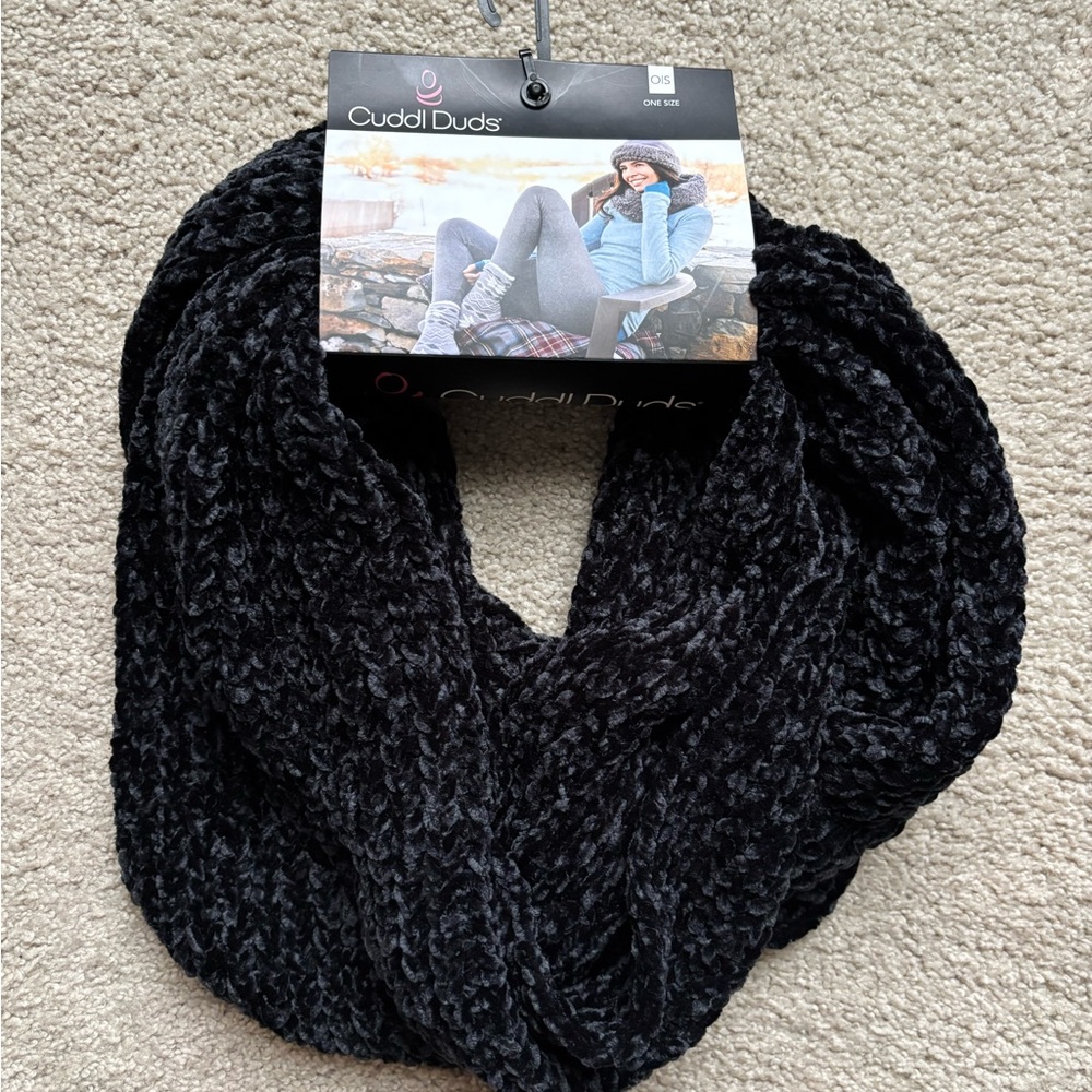 Cuddl Duds Black Infinity Scarf